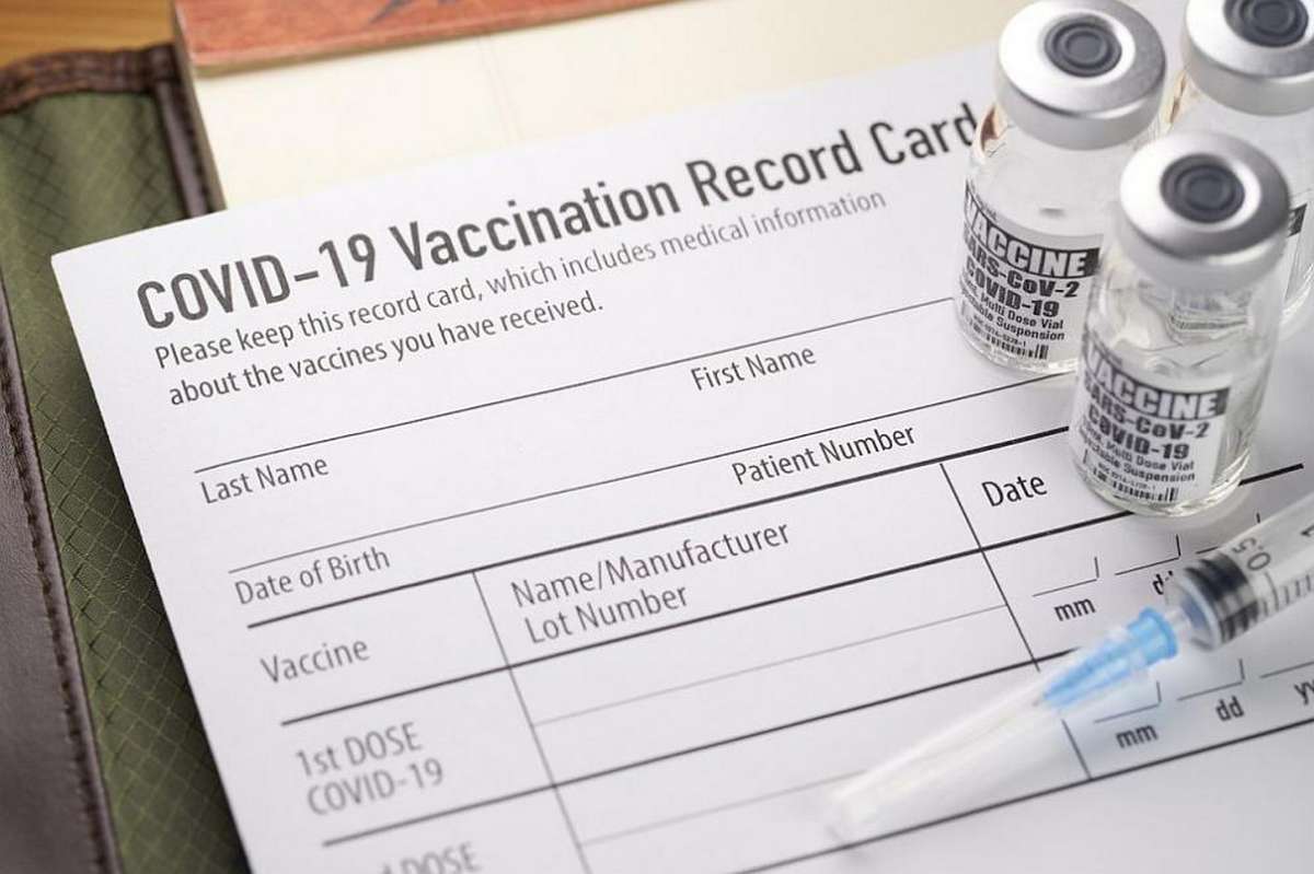 In Greece, 10 vaccination centers are being checked for fake certificates
