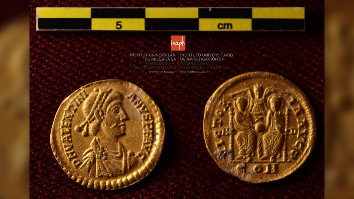 Amateur freedivers accidentally find the greatest treasure of the Roman Empire