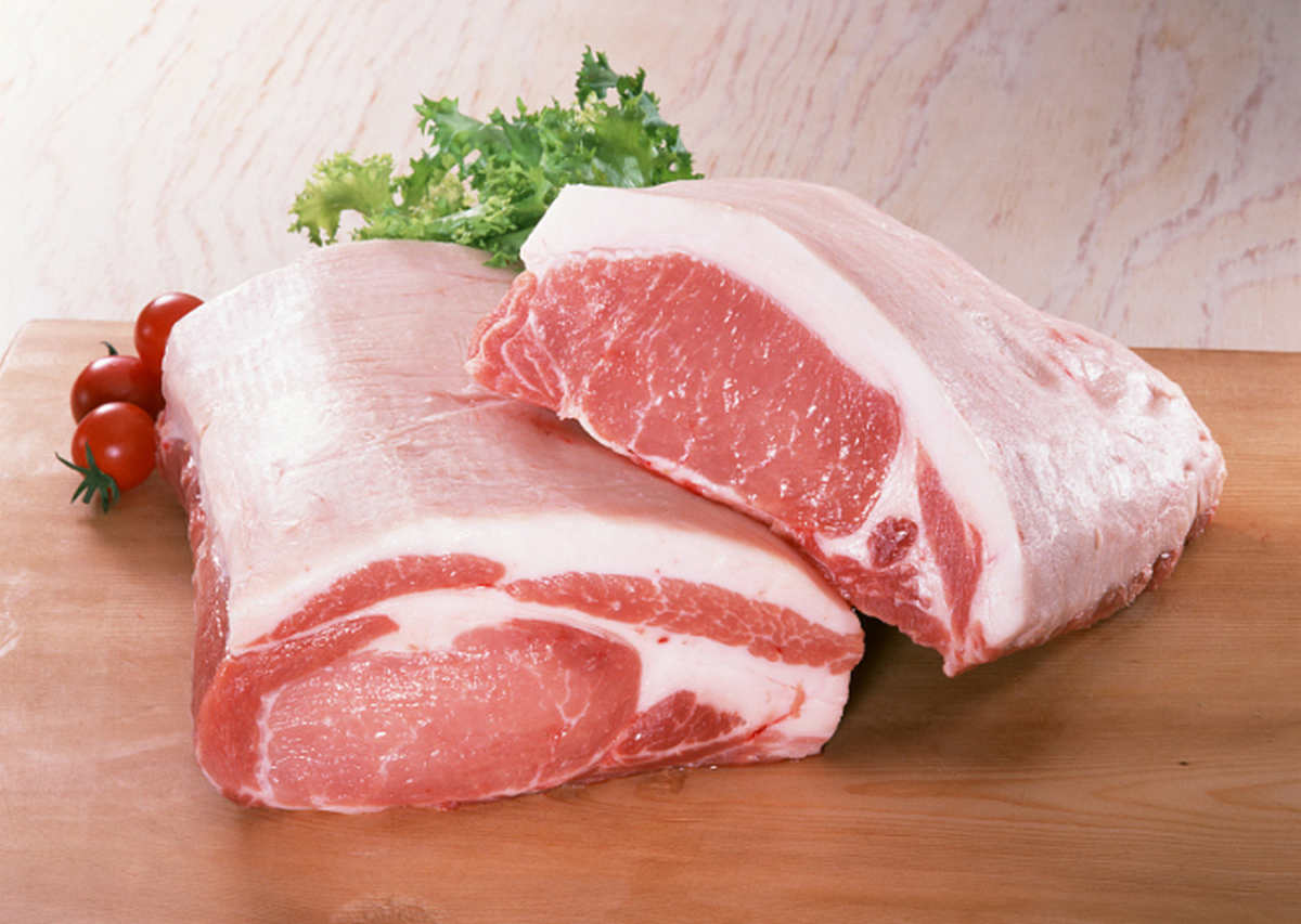 У Китаї на 60% обвалилися ціни на свинину