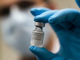 США схвалили третю дозу вакцини Pfizer