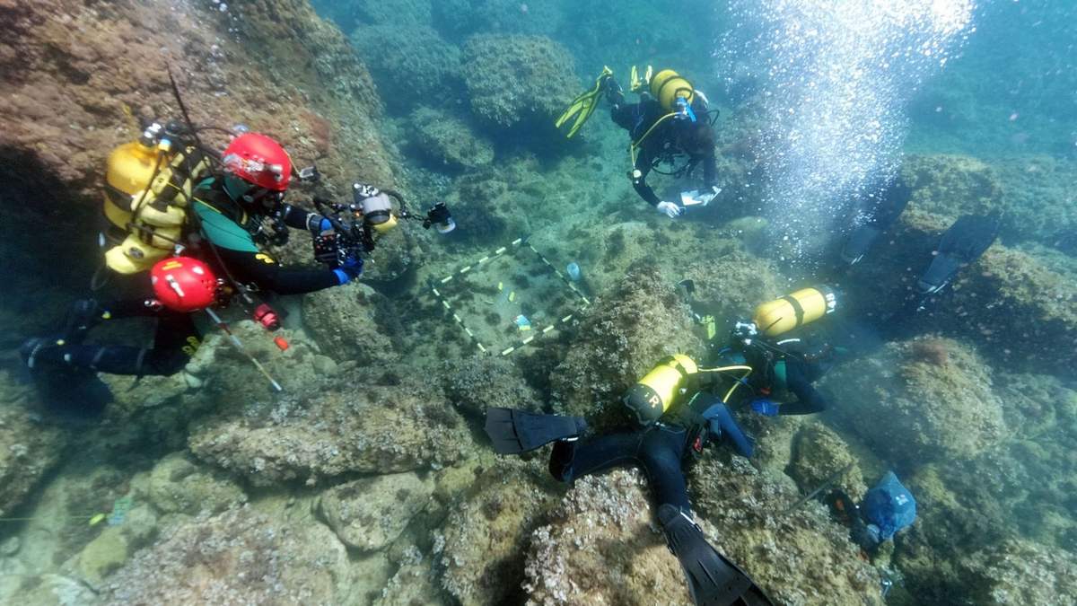 Amateur freedivers accidentally find the greatest treasure of the Roman Empire