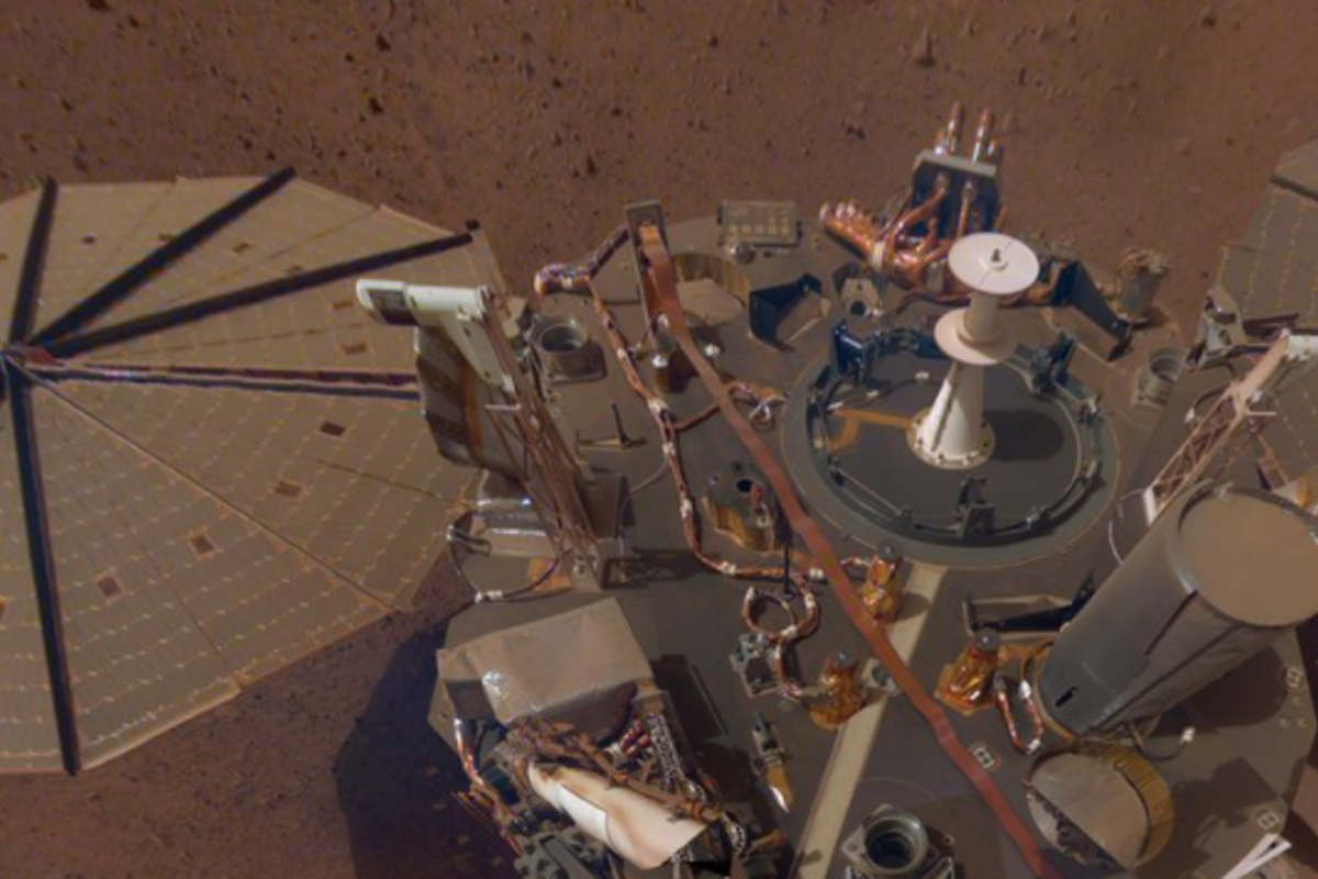 Станция InSight зафиксировала три мощных землетрясения на Марсе. Причины одного из них неясны