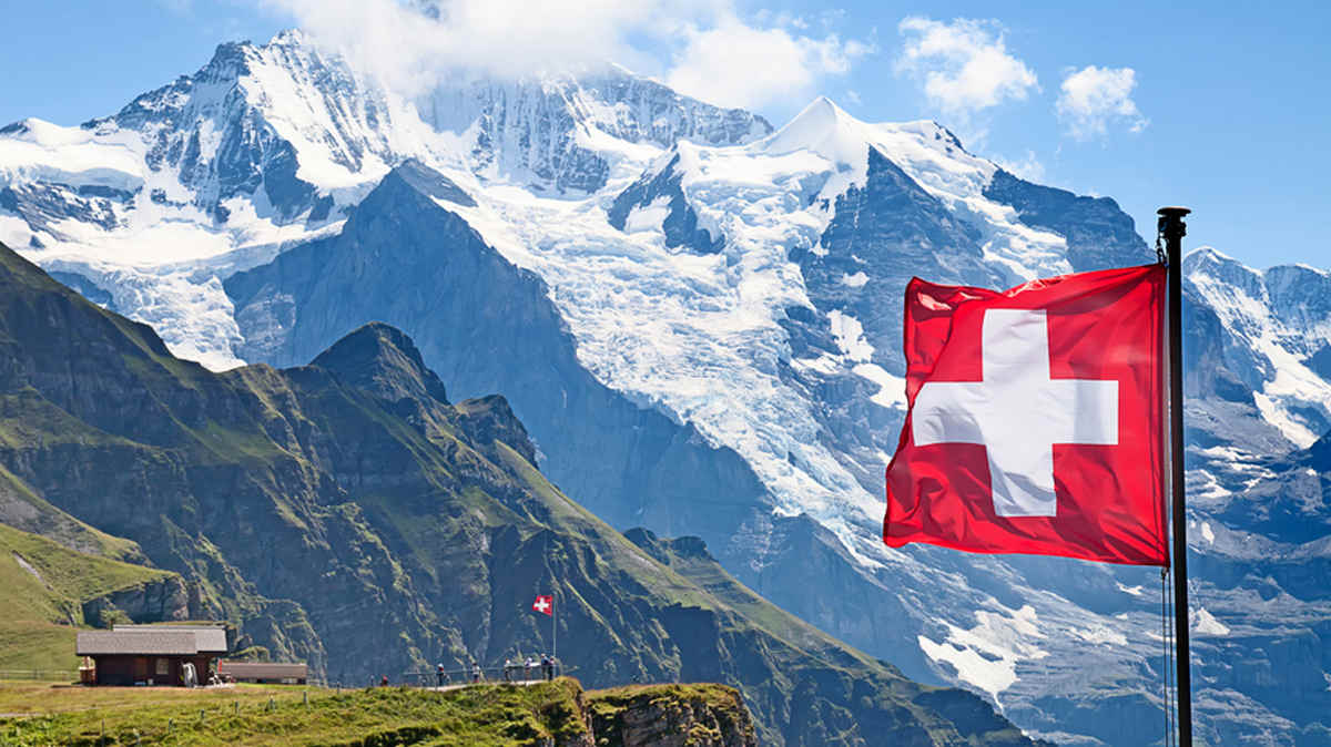 Швейцарія вводить обов'язковий тест на COVID-19 при в'їзді в країну