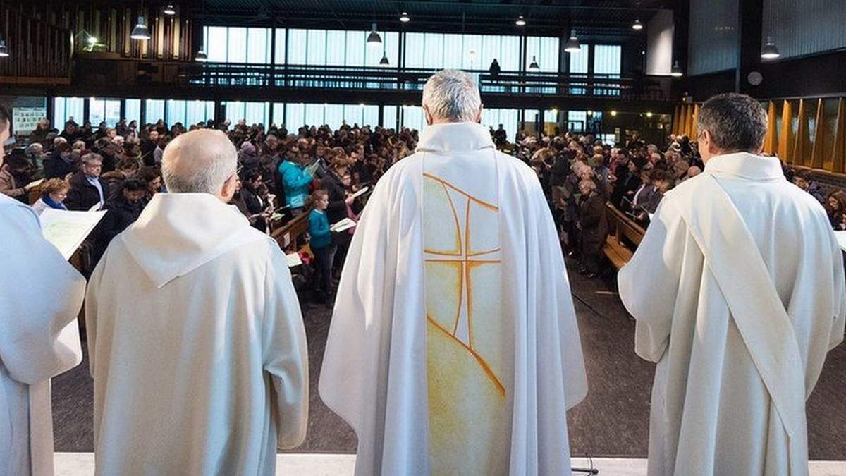 Скандал: тысячи педофилов действовали во Французской католической церкви