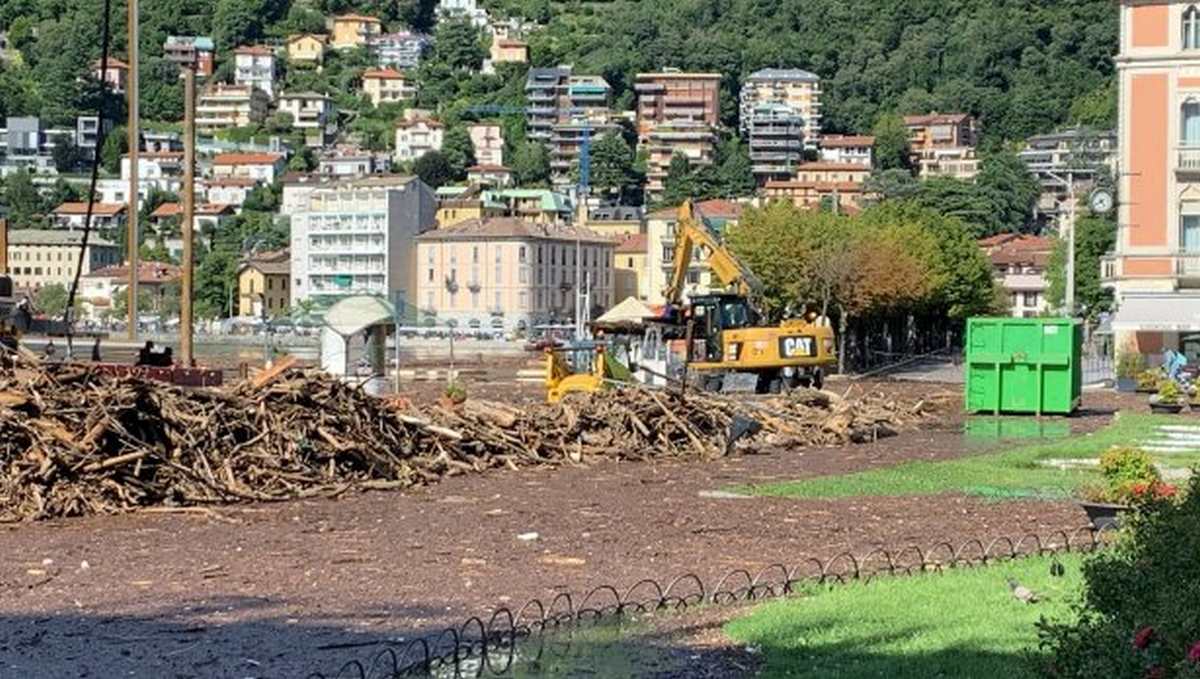 Огромные наводнения и оползни после проливных дождей на северо-западе Италии (ВИДЕО)