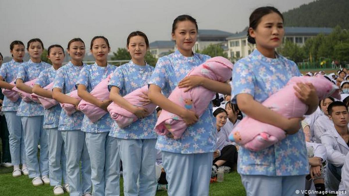 Китай столкнулся с демографическим кризисом: власть хочет запретить аборты