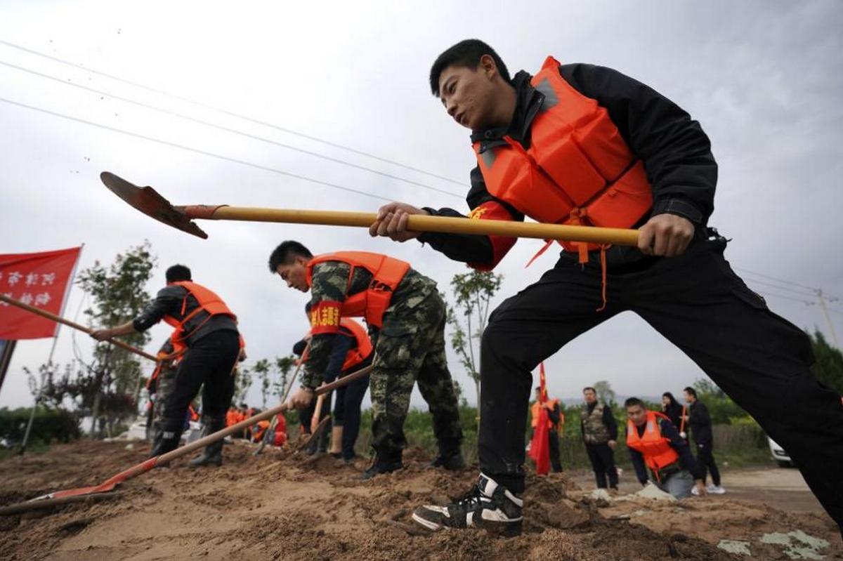 Heavy rains led to the evacuation of 120 thousand people in China (PHOTOS)