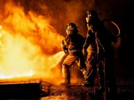 Пожежа охопила найбільший нафтопереробний завод Кувейту (ВІДЕО)