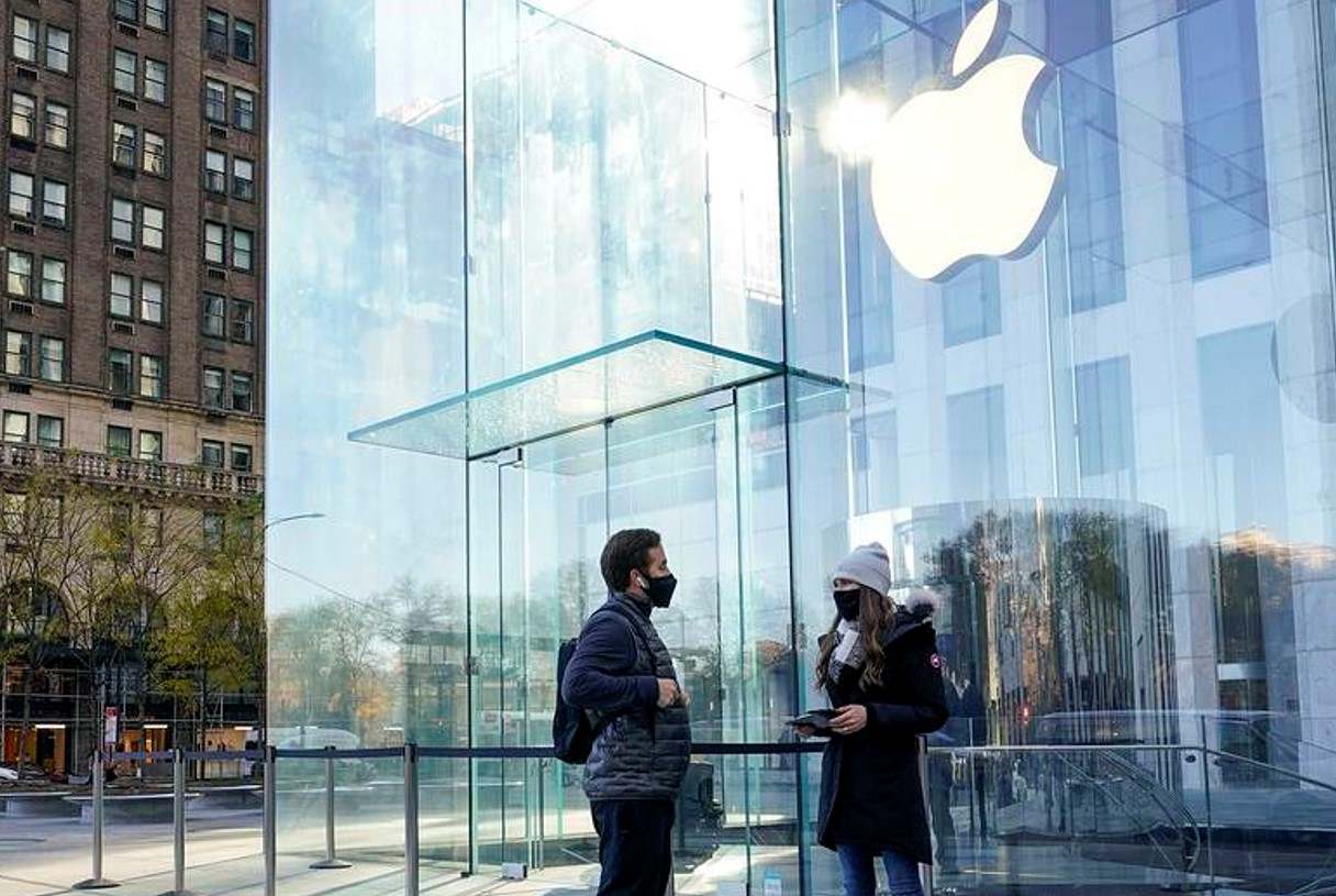 Посетитель Apple Store в Нью-Йорке зарезал охранника, который требовал надеть маску