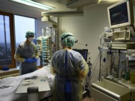 В Германии врачи отказываются лечить непривитых на COVID-19