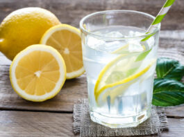 15 здорових причин пити воду з лимоном щоранку