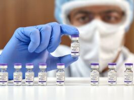 Канада вводит обязательную вакцинацию для некоторых работников