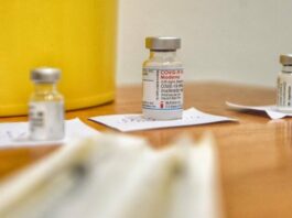 Європейське агентство з ліків рекомендувало третю дозу вакцини від Pfizer і Moderna
