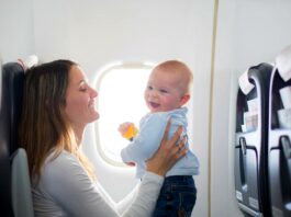 Стюардеса розповіла, які місця краще вибирати пасажирам з маленькими дітьми