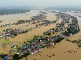 По меньшей мере 116 человек в Индии и Непале погибли в результате наводнений и оползней