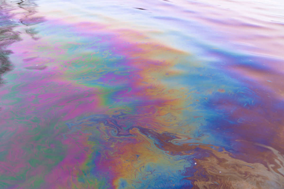 Environmental disaster in the United States: an oil pipeline accident led to an oil leak