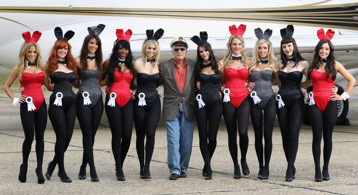 Впервые мужчина появился в образе кролика на обложке Playboy