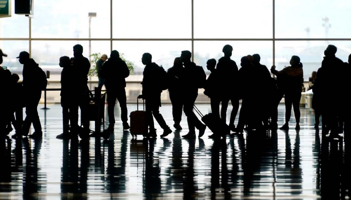 Виходячи з аеропорту, ігноруйте всіх: туристам дали поради як не бути ошуканим у перші дні подорожі за кордоном