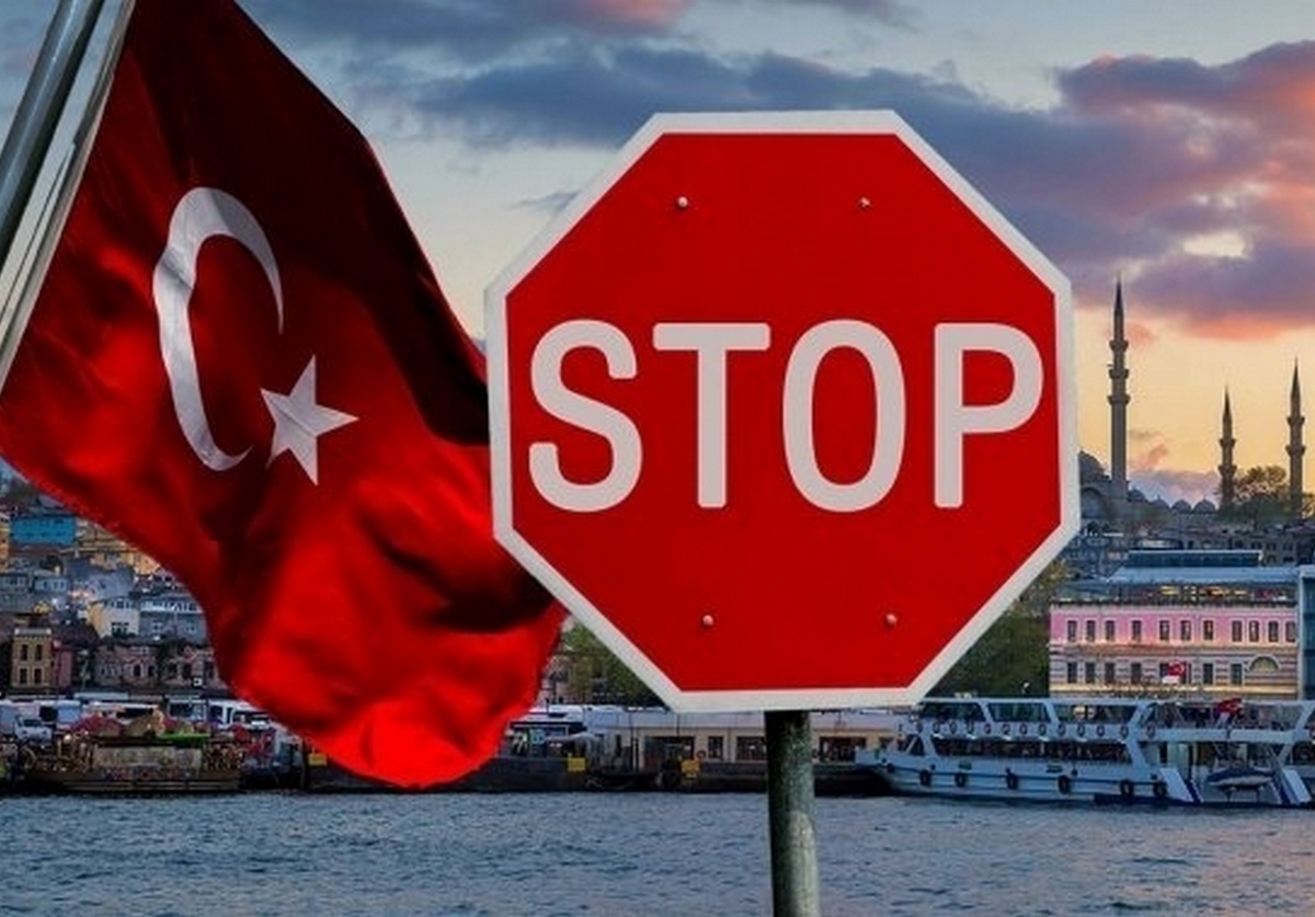 Туреччина почала закривати кордони для туристів