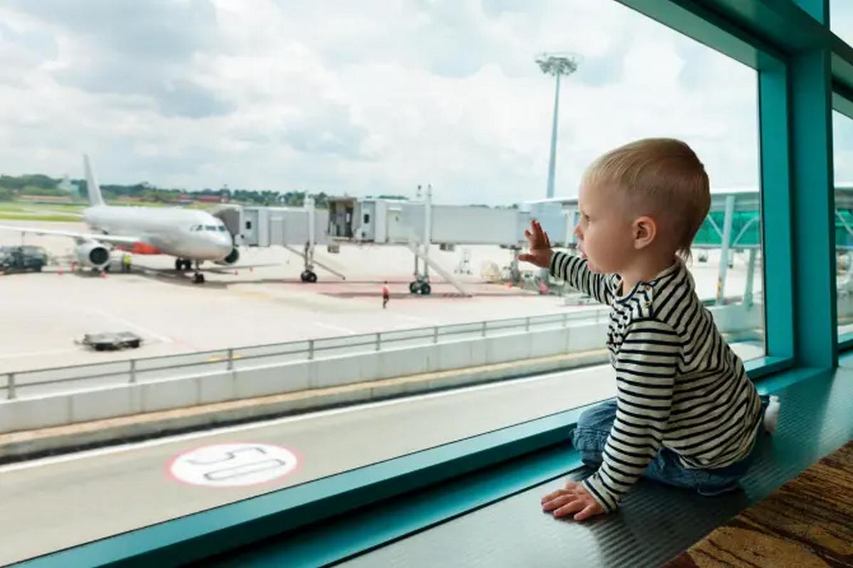 Don't do that! A big mistake that almost all parents make when getting on a plane with young children