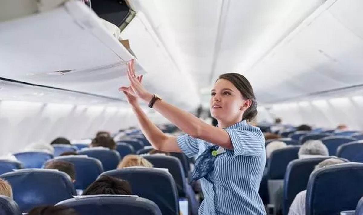 The flight attendant told how not to pay for excess baggage on the flight
