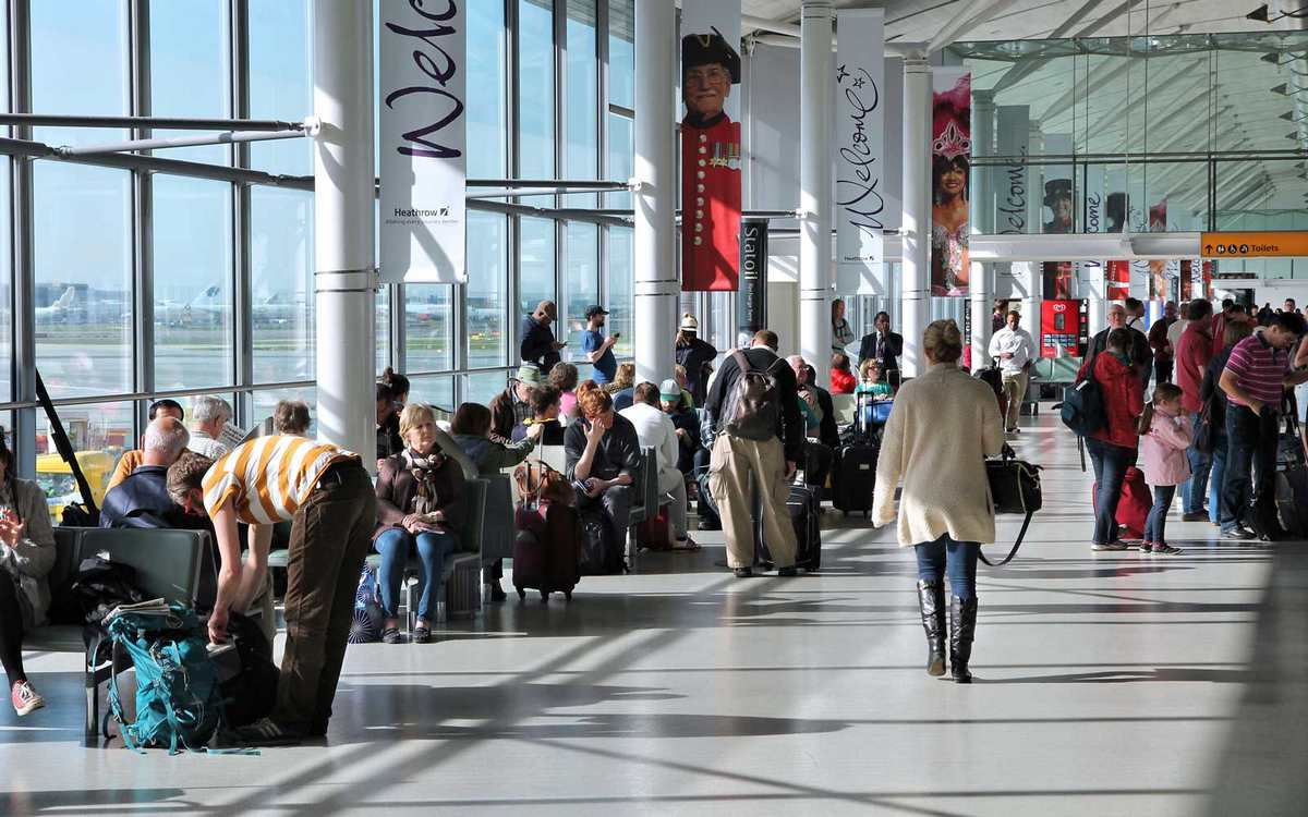 Як аеропорти виманюють гроші у пасажирів: турист розкрив 5 способів маніпуляції