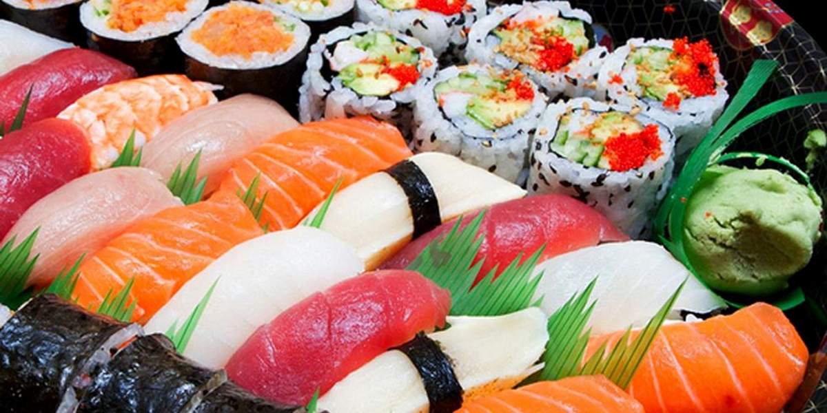 Які ризики вживання суші з сирою рибою?