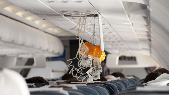 Безпека польоту: кисневі маски. Як користуватися і як все влаштовано