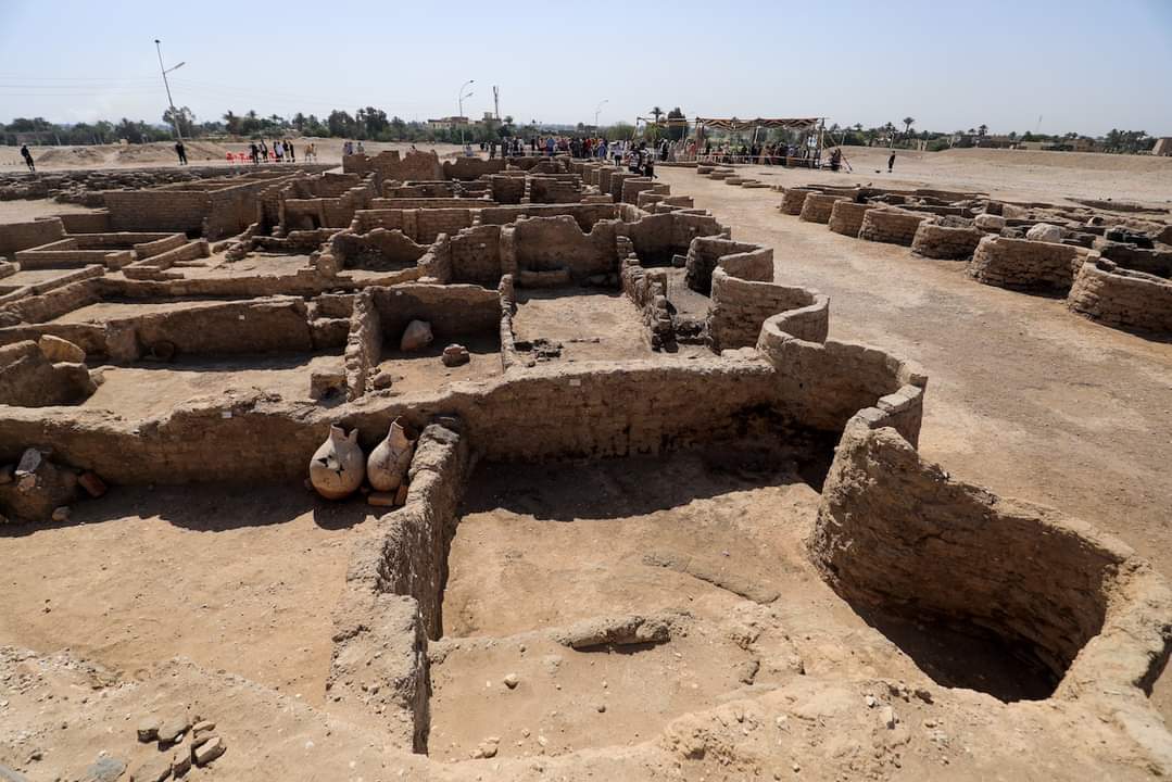 Затерянный золотой город Луксора назван лучшим археологическим открытием 2021 года