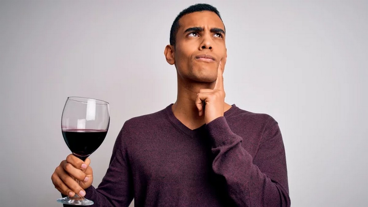 Вчені розповіли: келих вина щовечора - які переваги та ризики для здоров'я
