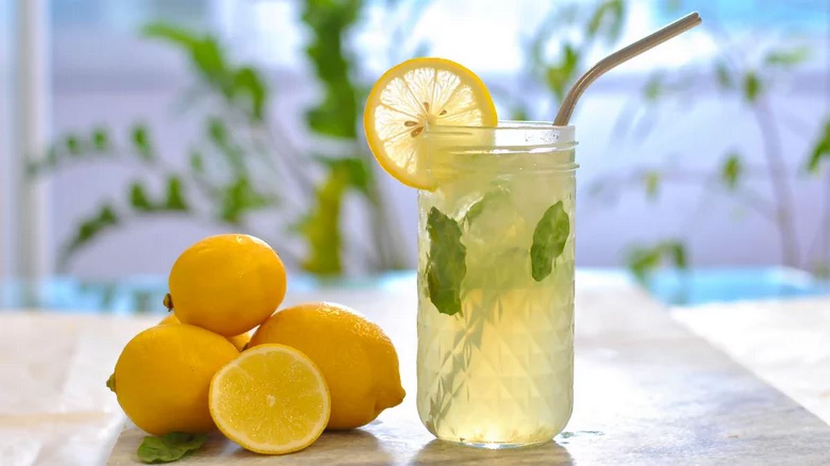 Вода з лимоном знижує рівень цукру в крові та продовжує життя
