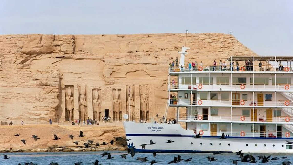 Забутий через ковід вид відпочинку в Єгипті тепер знову дозволений: скрізь натовпи туристів, всі місця розпродані на місяць вперед