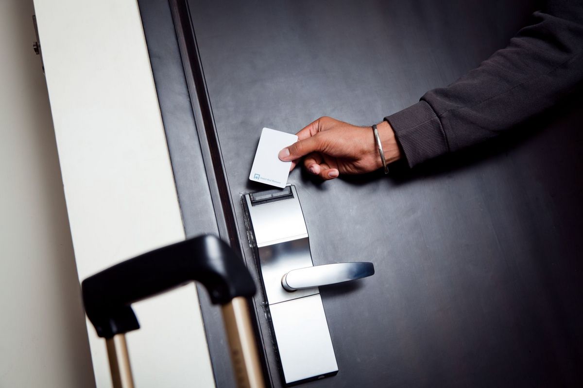 Tourists uncovered a trick with a key card in a hotel room