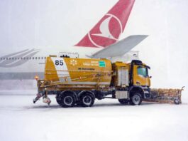 Через негоду призупинено всі рейси: аеропорт Стамбула завалило снігом