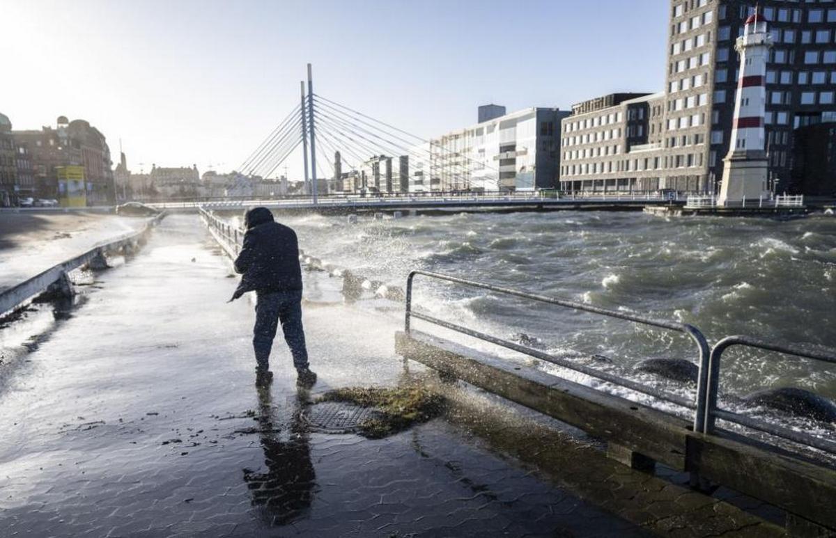 Сніговий шторм у Данії і Швеції затопив вулиці та тисячі будинків, є жертви