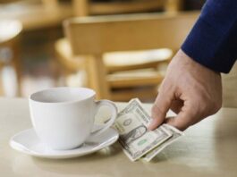 Скільки туристам платити чайових? Зібрано дані щодо різних країн