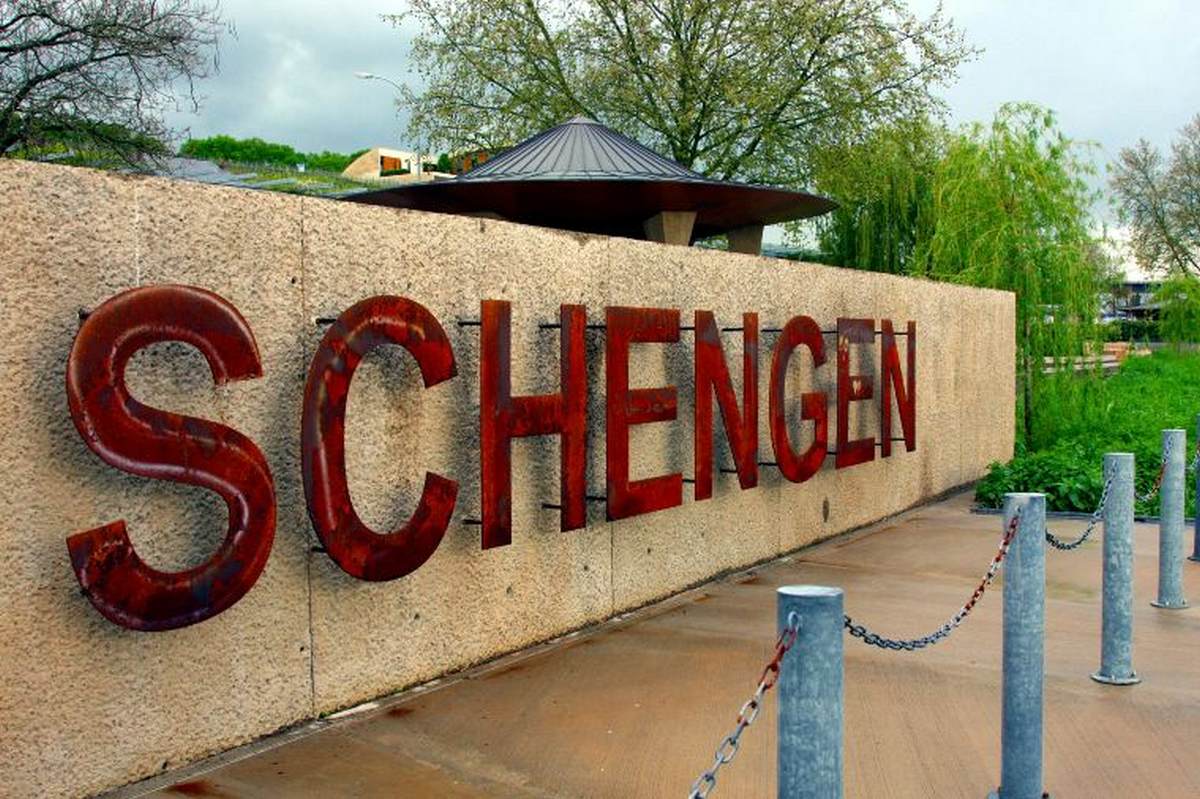 Чехія запропонує ЄС посилити правила в'їзду до Шенгену для громадян Росії
