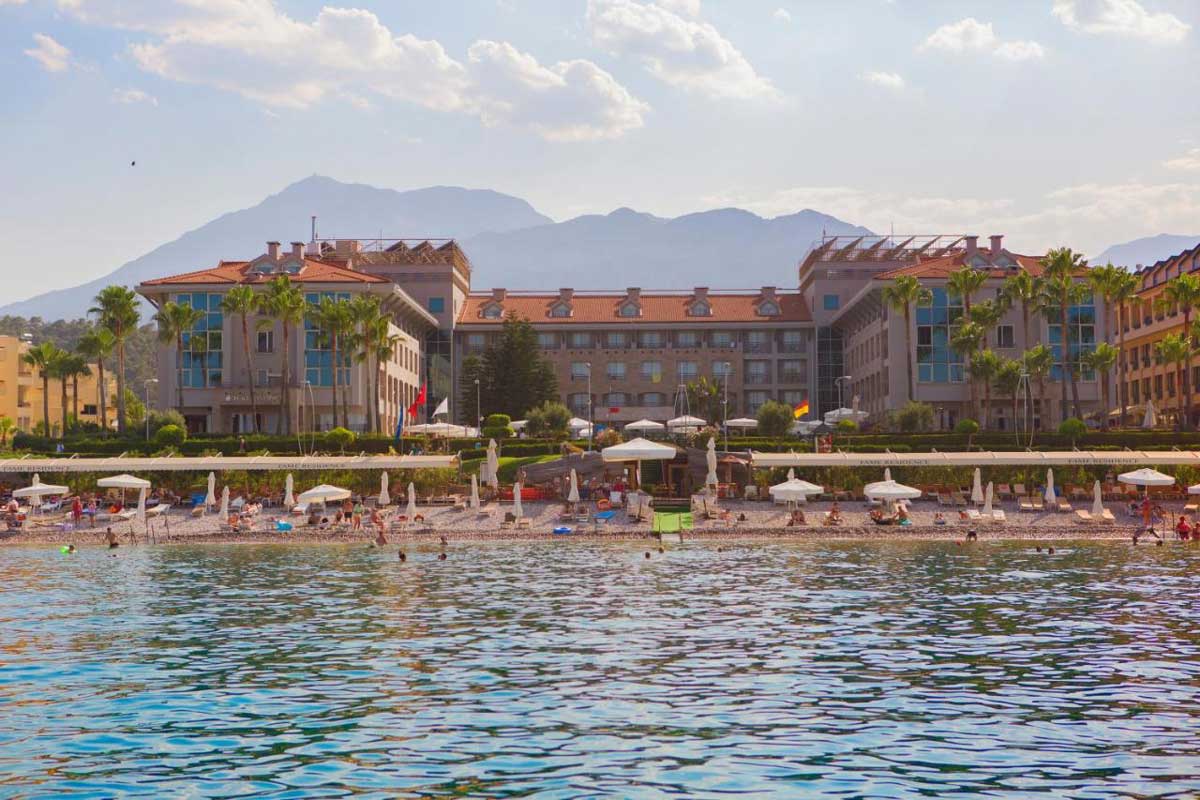 Молодіжні готелі Туреччини 2022 – тусовочні варіанти з дискотеками