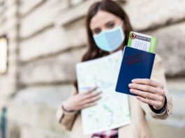 Ні відпочинку, ні нервів: що робити, якщо підхопив COVID-19 у відпустці