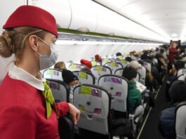 Як повернути гроші за квиток на літак, якщо ви захворіли: відповідає експерт