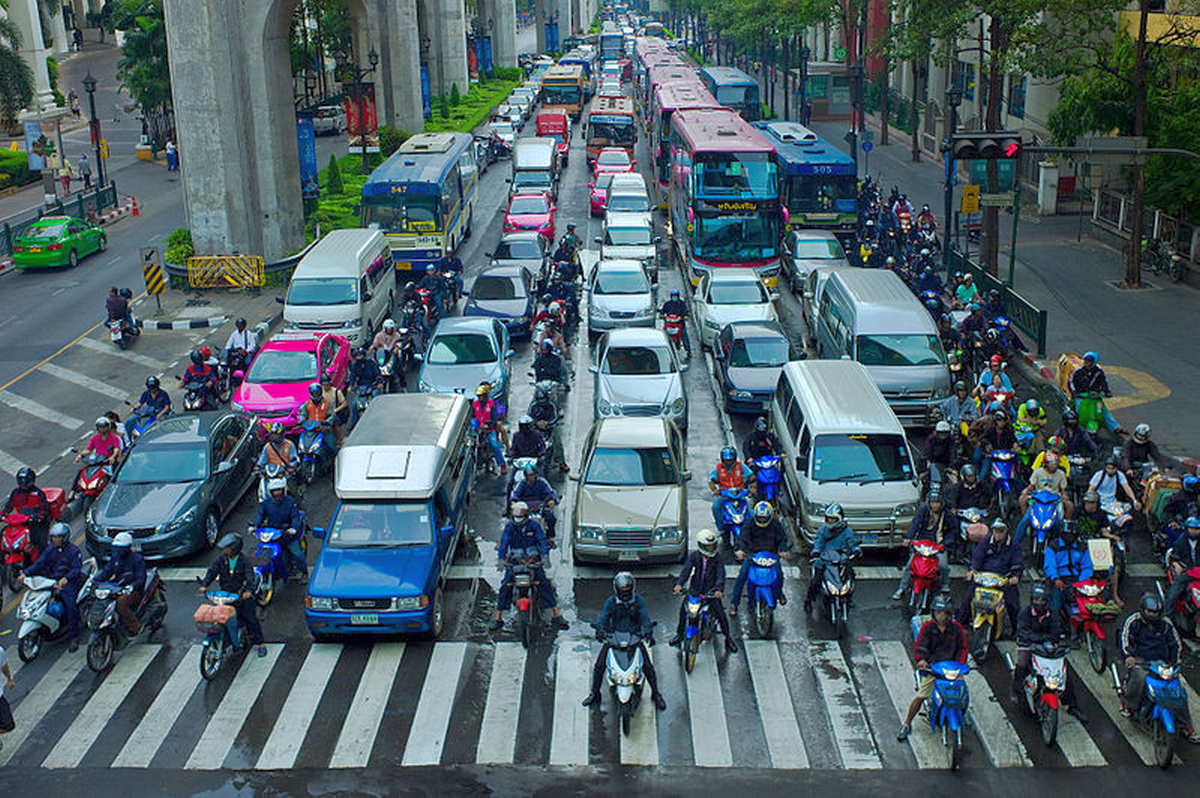 Туристів у Таїланді попередили, що 90% автомобілів не зупиняються перед пішохідною «зеброю», навіть за наявності там людей