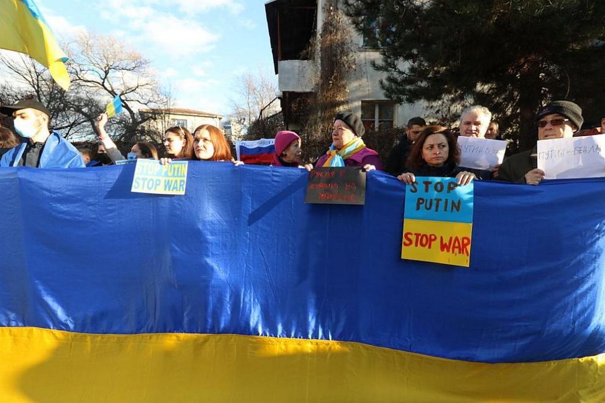 Акція протесту перед посольством Росії у Болгарії (ФОТО)
