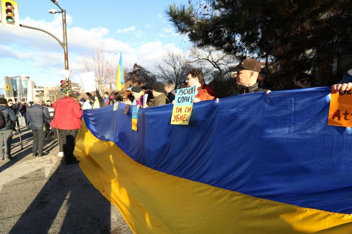 Акція протесту перед посольством Росії у Болгарії у зв'язку із нападом в Україні