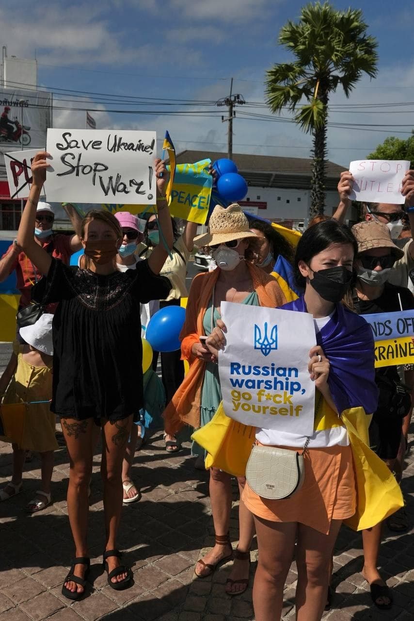 Ukrainians and Russians held a joint rally against the war in Thailand