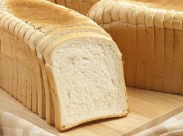 Лікарі розповіли чому не можна купувати нарізаний хліб