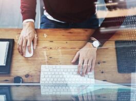 PayPal зупиняє роботу в Росії