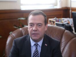 Колишній президент Росії: Нерозумно думати, що західні санкції змінять курс російської влади