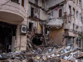 Україна: Під двома будинками, що обрушилися, у Бородянці знайшли 26 тел