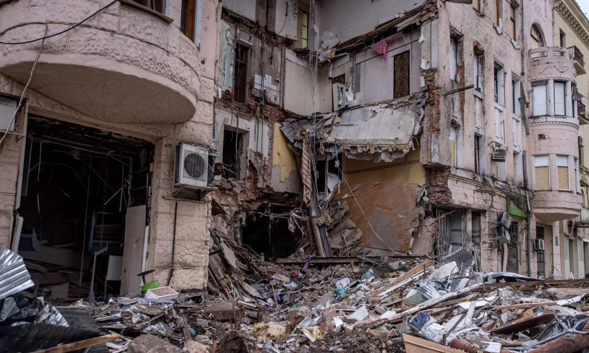 Україна: Під двома будинками, що обрушилися, у Бородянці знайшли 26 тел
