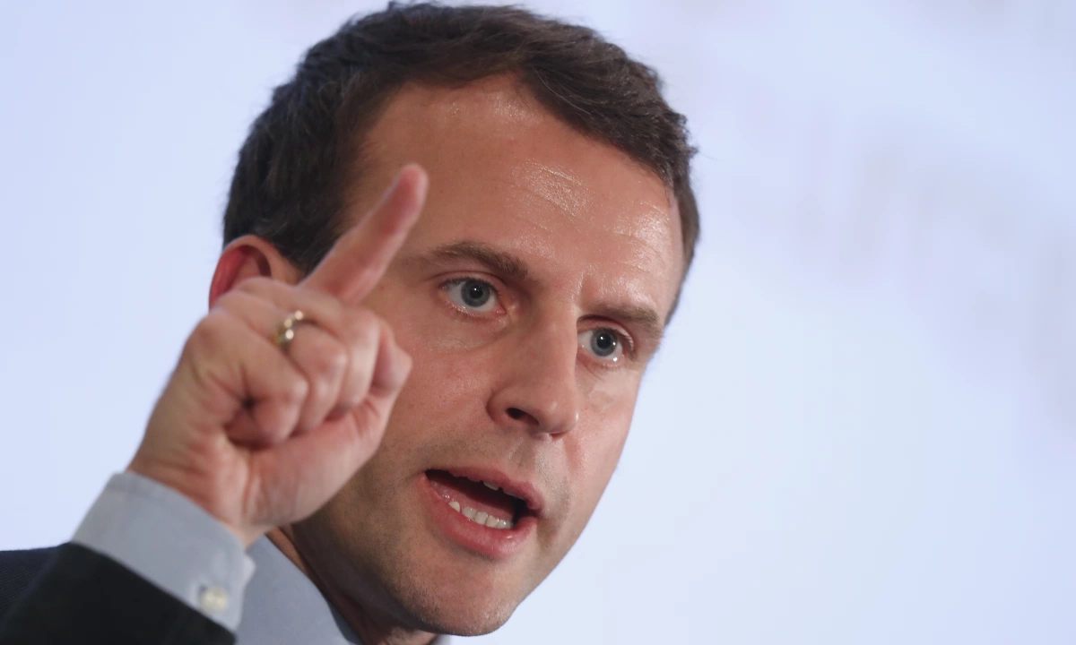 Макрон обіцяє Франції відмовитися від нафти, вугілля та природного газу